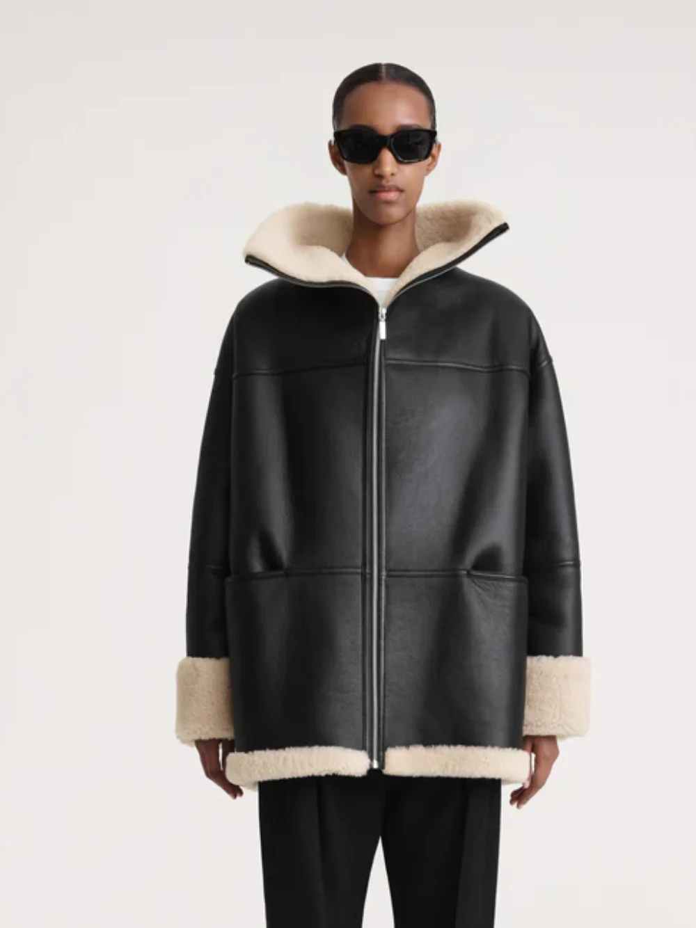 Toteme Signature Shearling Jacket Black/Off White - Image 3