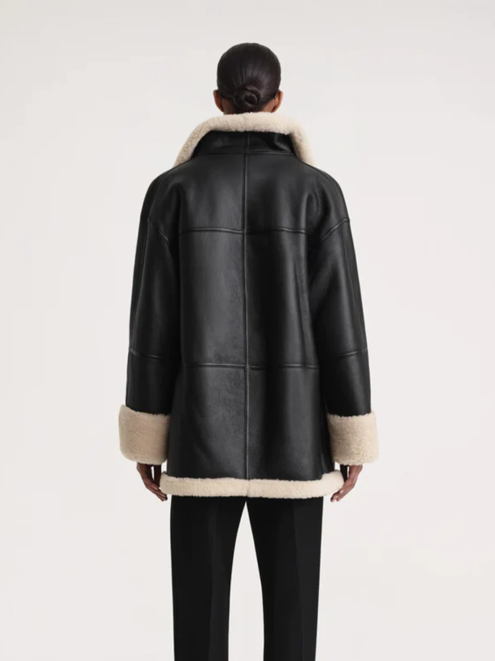 Toteme Signature Shearling Jacket Black/Off White - Image 4