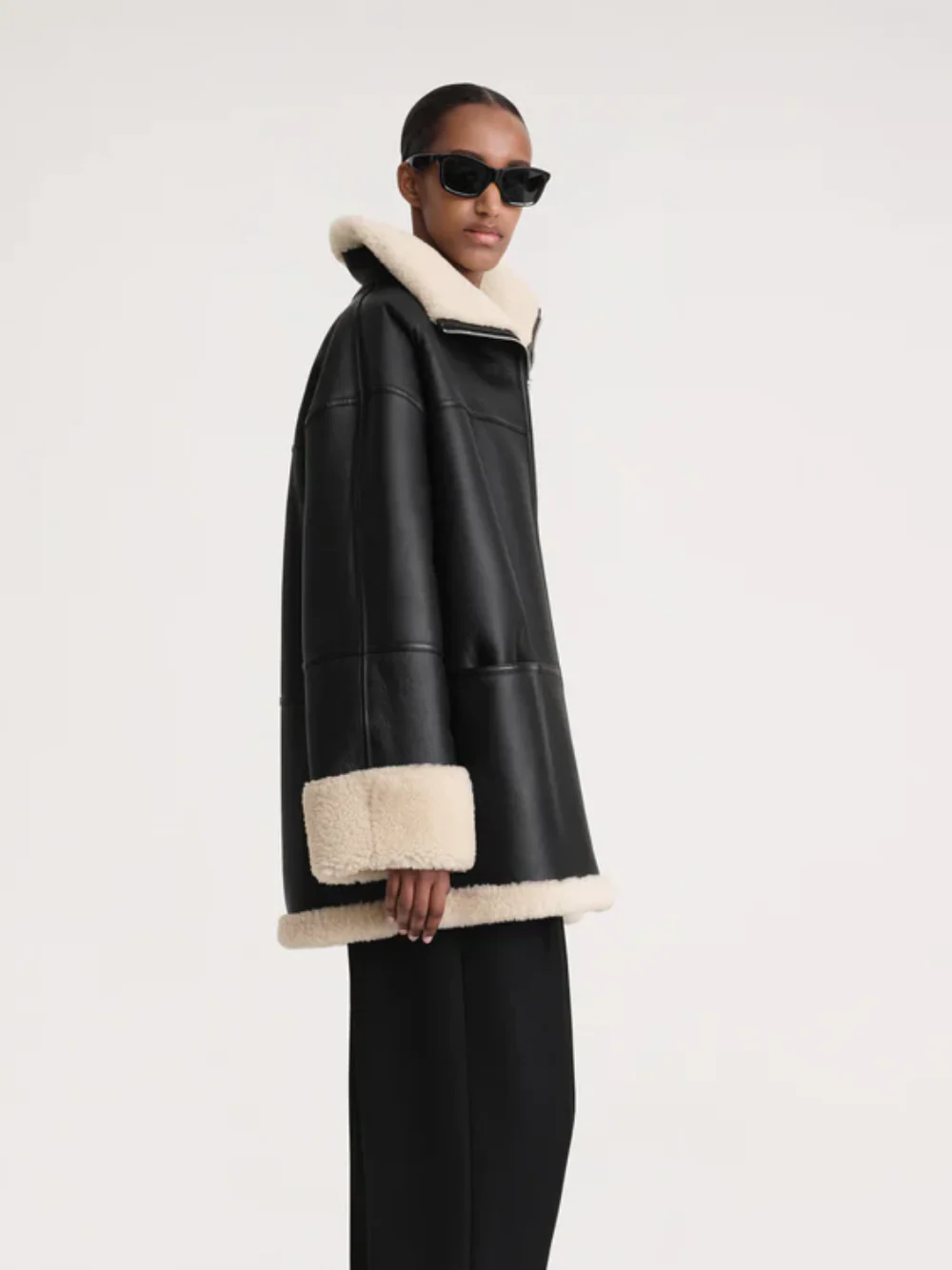 Toteme Signature Shearling Jacket Black/Off White - Image 5