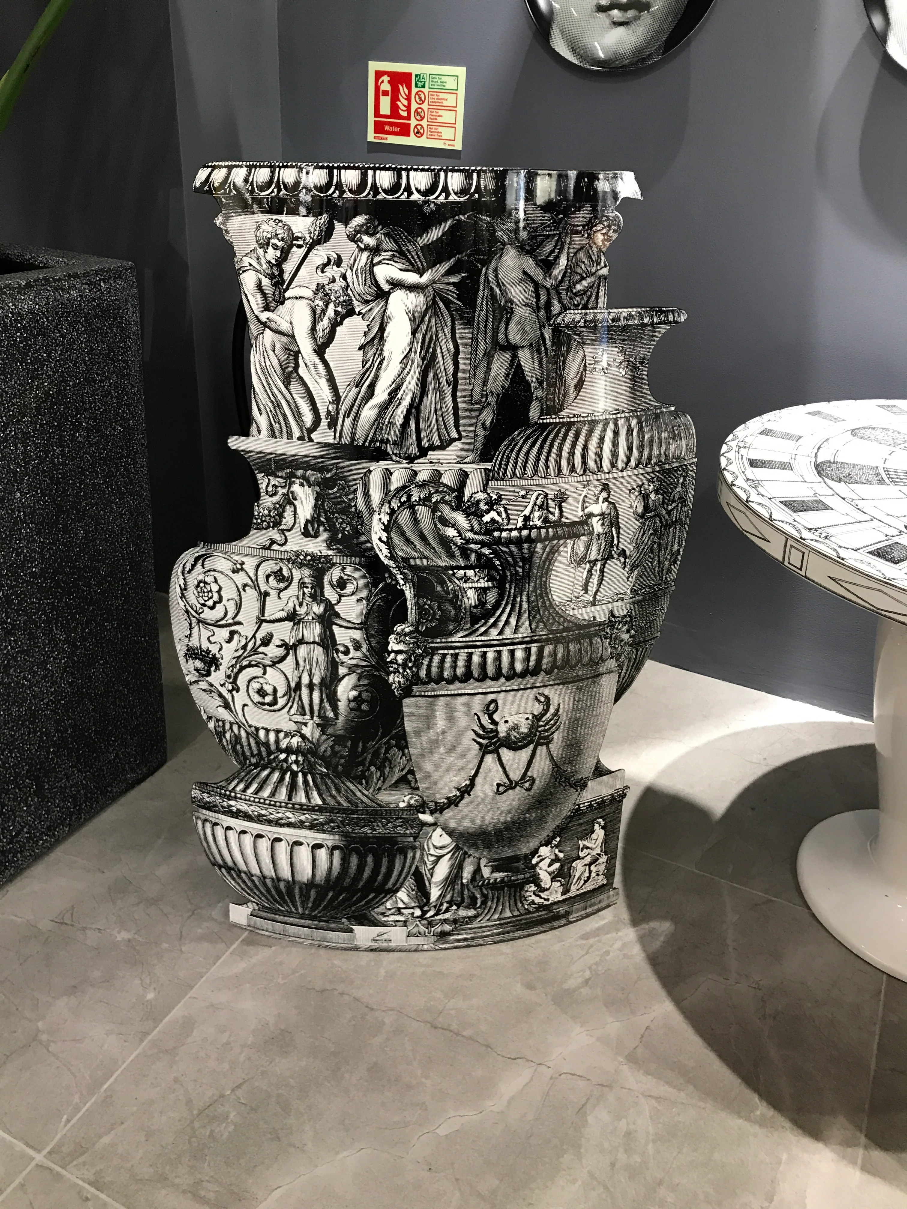 Fornasetti Urn umbrella stand - Image 2